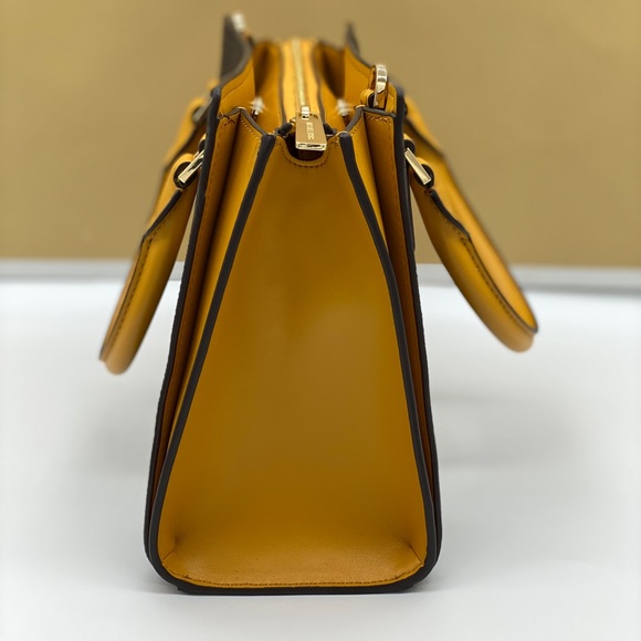 MICHAEL KORS HOPE MEDIUM MESSENGER MARIGOLD - Picture 4 of 16